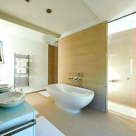 Prive Infinity